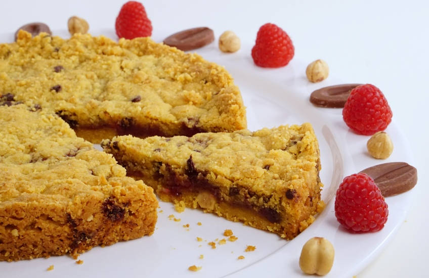 torta con farina di mais ottofile e lamponi