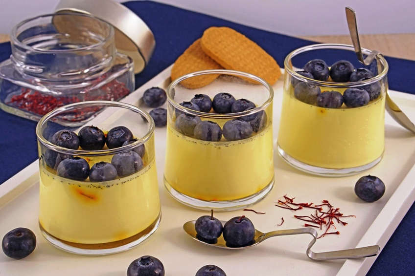 panna cotta zafferano mirtilli